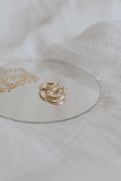 rings on tray